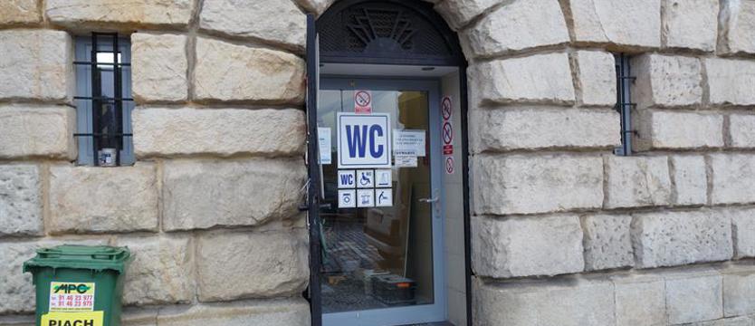 Toalet ci u nas dostatek?