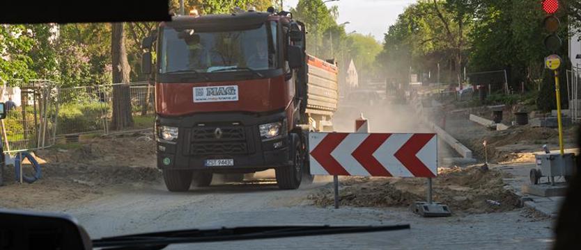 Przebudowa ulic Smoczej i Krzemiennej. Trwają prace drogowe w Podjuchach