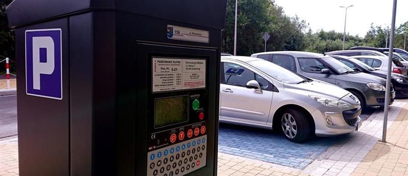 Rada miasta przyjęła zmiany w strefie płatnego parkowania w Kołobrzegu