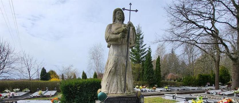 Odnowią Matkę Polkę, czyli kołobrzeską rzeźbę Zygmunta Wujka