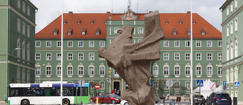 Szczeciński Gryf odpakowany czy uwolniony?  Artyści: Zrobiły to środowiska prawicowe