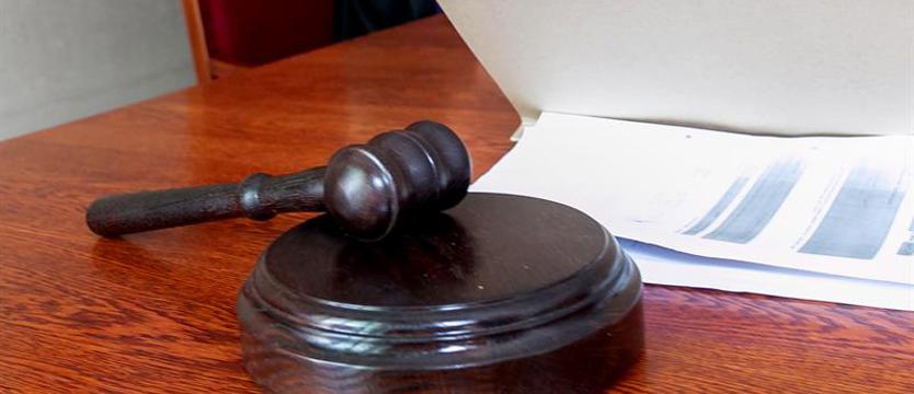 Koszmar w Szczecinie. Bił, zmuszał do żebrania, oblał gorącą zupą