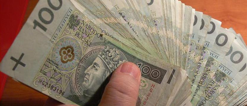 Seniorki oddały oszustom 240 tys. zł. Uwierzyły, że ktoś z rodziny potrzebuje pomocy