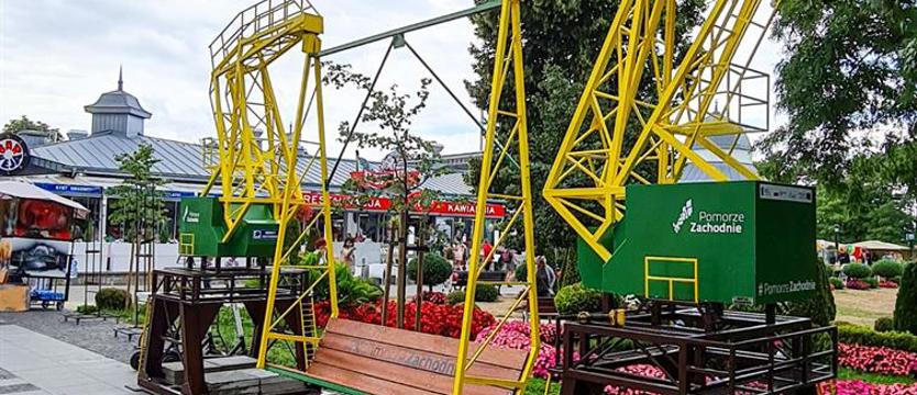 Repliki dźwigozaurów jadą w Polskę