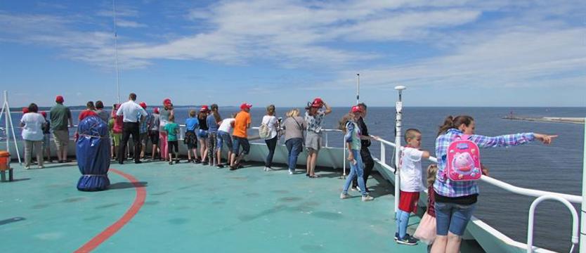 Letni wypoczynek dzieci i młodzieży. Mały komandos leci na wakacje