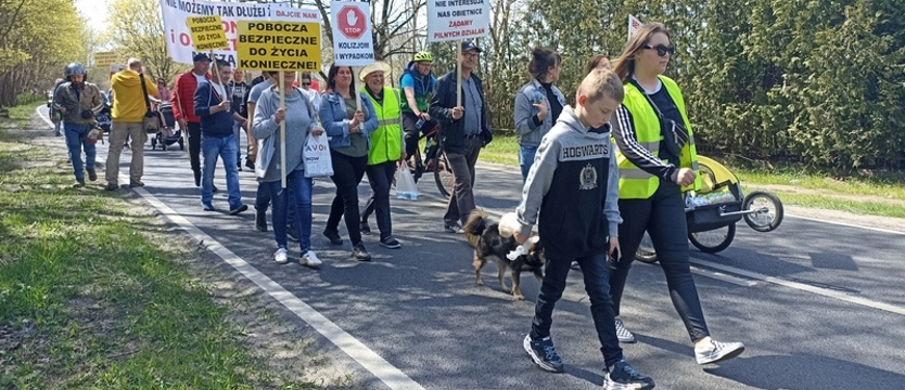 Protest mieszkańców Załomia. Są utrudnienia z przejazdem