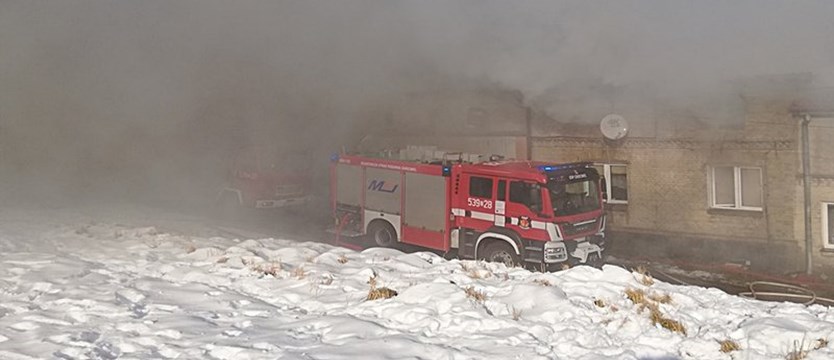 Pożar wielorodzinnego budynku w gminie Ińsko. Rodzina ze Ściennego potrzebuje pomocy