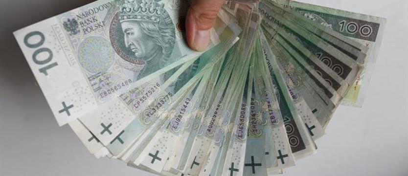 Policja ostrzega przed oszustami podszywającymi się pod banki