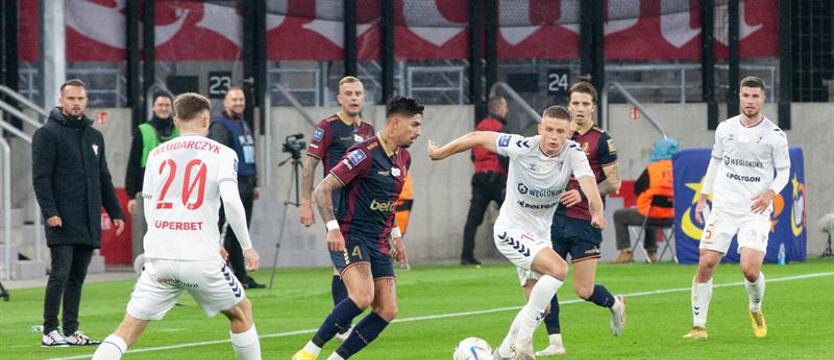 Piłka nożna. W Pucharze Polski Pogoń z Górnikiem Zabrze i... GKS-em Katowice