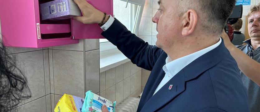 Różowe skrzyneczki w świnoujskich szkołach