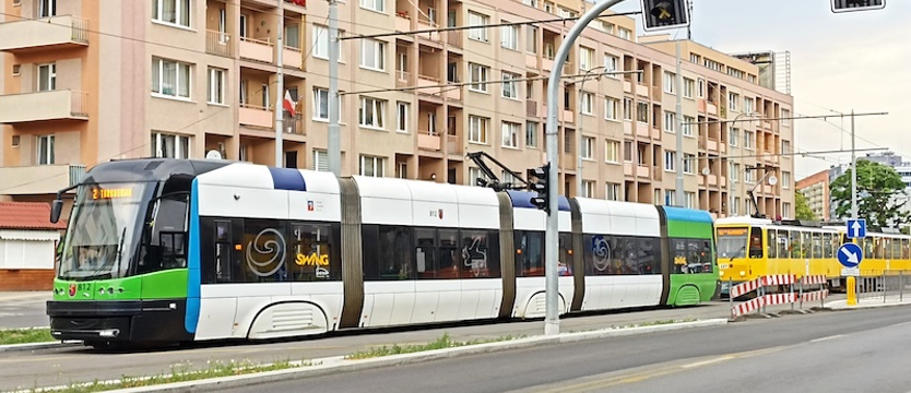 Stoją tramwaje w al. Wyzwolenia. Powodem połamany pantograf