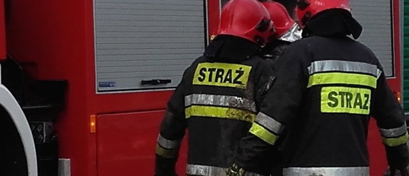 Płonie hala magazynowa w gryfińskiej firmie Gryfskand