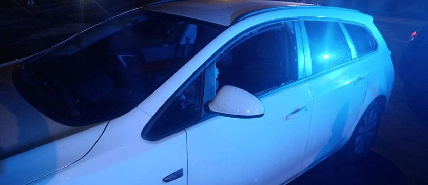 Pijany kierowca nie chciał się zatrzymać. Policjant wybił szybę