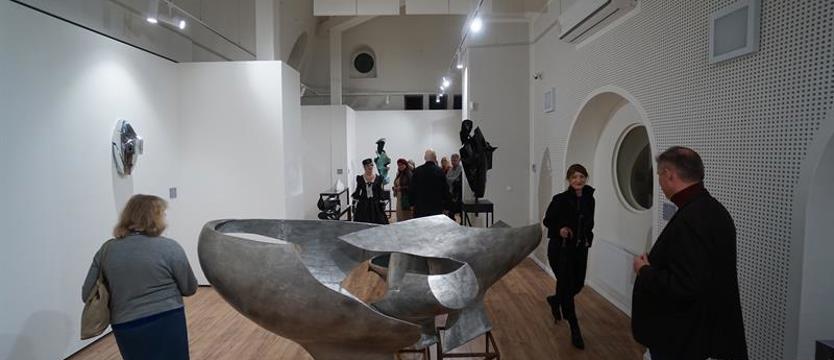 Sfinks i wieloryb w ogrodzie Willi Lentza