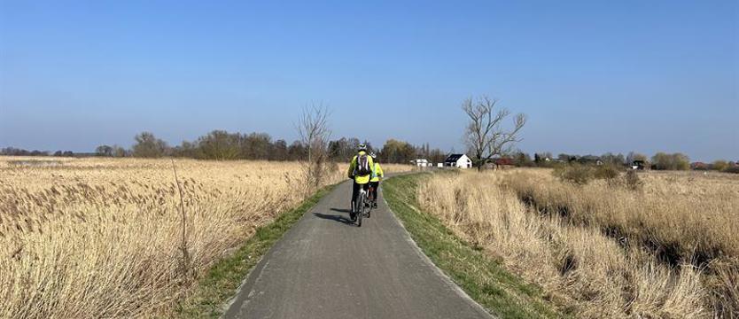 Powstaje ścieżka rowerowa. Na odcinku Stepnica – Kopice
