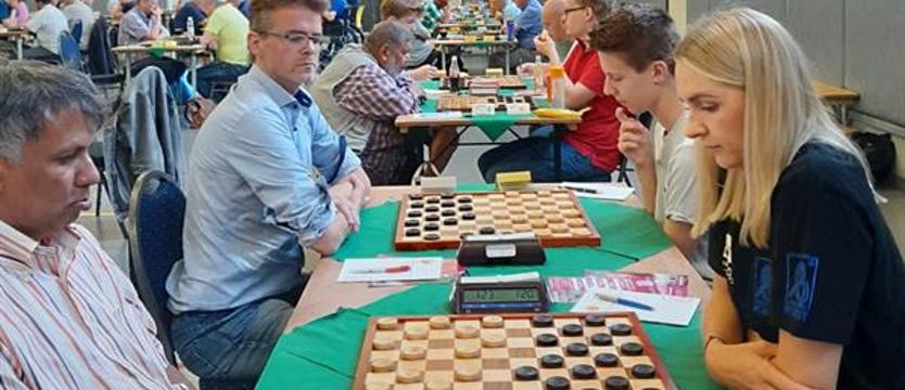 Warcaby. Sadowska w czołówce