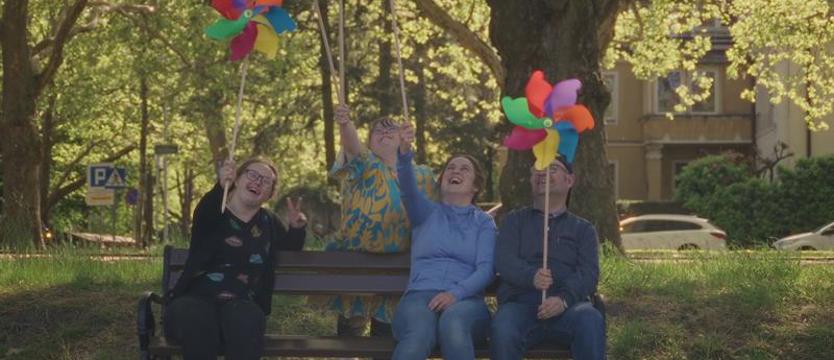 Gamelan, dyrygent, muzykoterapeuci i... Paul Phoenix