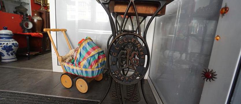 Przedmioty z duszą. Porcelana, szklane ryby oraz militaria