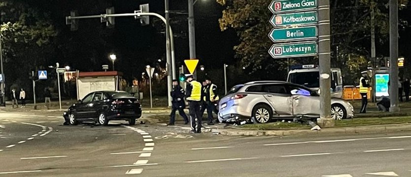 Zderzenie samochodów  na pl. Kościuszki w Szczecinie