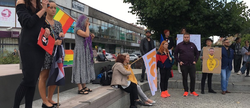 W obronie „wolnej edukacji”. Podręcznikowy protest