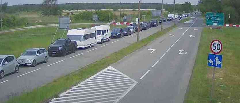 Korek na S3 i kolejki na prom w Świnoujściu