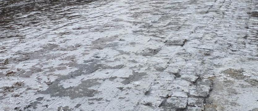 Uwaga: nowe ostrzeżenie meteorologiczne. Znów śliskie chodniki