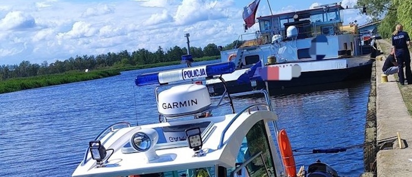 W Szczecinie pijany sternik paliwowej barki uderzył w nabrzeże