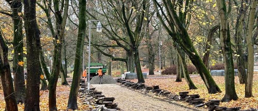 Ciemno w parku Żeromskiego. Robotnicy uszkodzili kabel