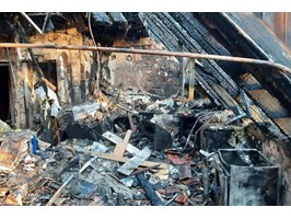 Pożar domu wielorodzinnego. Stracili dach nad głową