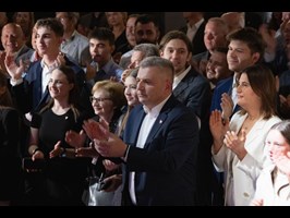 Radość w szczecińskim sztabie KO po ogłoszeniu wyników wyborów