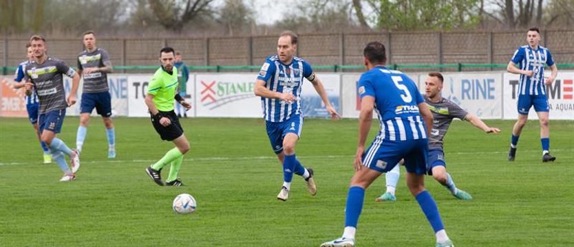 Piłka nożna. Problemy z II-ligową licencją Świtu