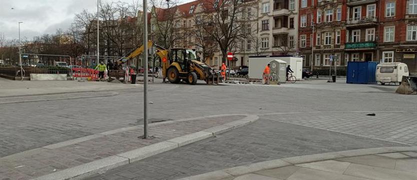 Z początkiem kwietnia znikną wszystkie blokady. Al. Papieża Jana Pawła II znów w pełni przejezdna