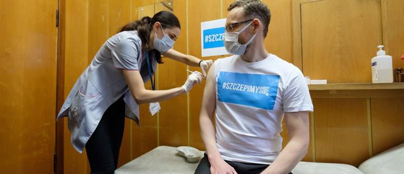 Wojewoda apeluje: "Szczepmy się!" Czwarta fala przetacza się przez Polskę