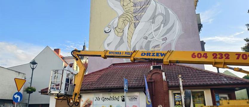 Powstaje mural doktora Zbigniewa Petriego