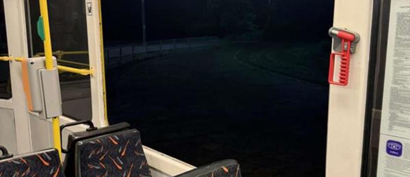 Zniszczyli szyby w tramwaju w Szczecinie. Sami zgłosili się na policję