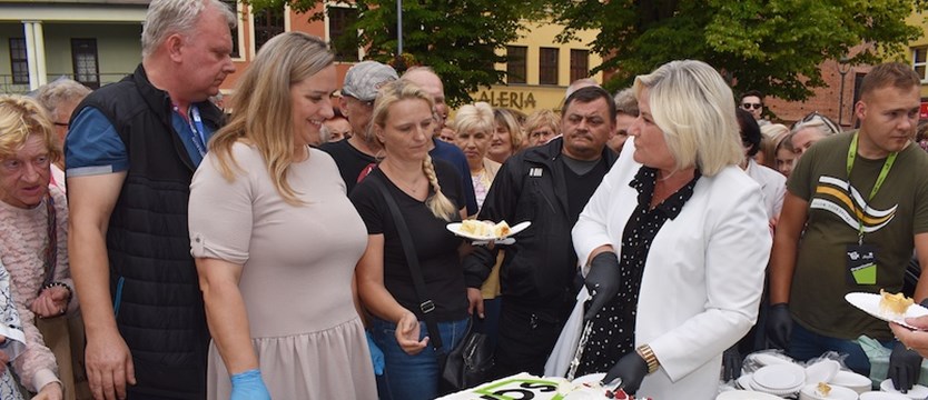 W Stargardzie świętowano 730-letnie urodziny kolegiaty. Po zabawie był 30-kilogramowy tort