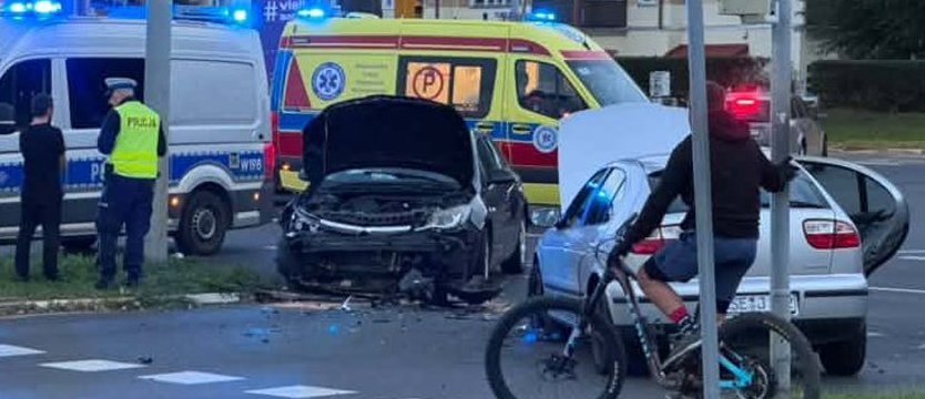 Zderzenie dwóch samochodów osobowych na Ku Slońcu