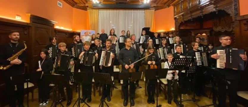 Młodzi akordeoniści zdobywają świat. Orkiestra ze Szczecina zbiera na instrumenty