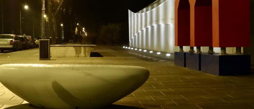 Gotowa fontanna przy Muzeum Techniki i Komunikacji w Szczecinie