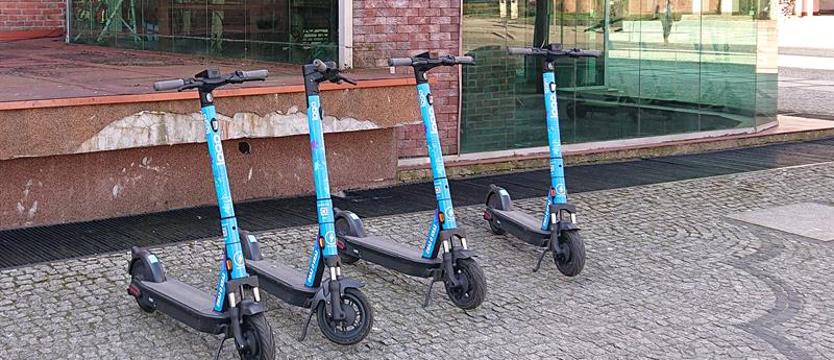 Kołobrzeg daje przykład. Niesforni użytkownicy hulajnóg pod kontrolą
