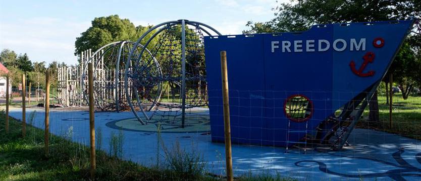 Statek Freedom, zniszczony w czerwcowym pożarze, wróci do Parku Wolności