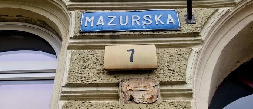Ostrzał kamienicy w centrum Szczecina. Głupi wybryk czy celowe działanie?