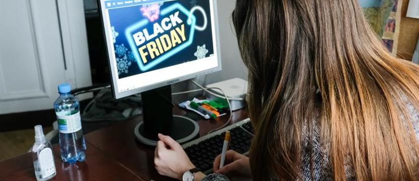 Ostrożność w black friday. Jak się nie dać ponieść gorączce zakupów?