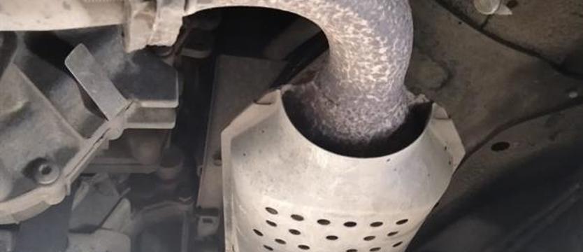 W czołówce audi, dacia, toyota i ford. Kradną auta i katalizatory