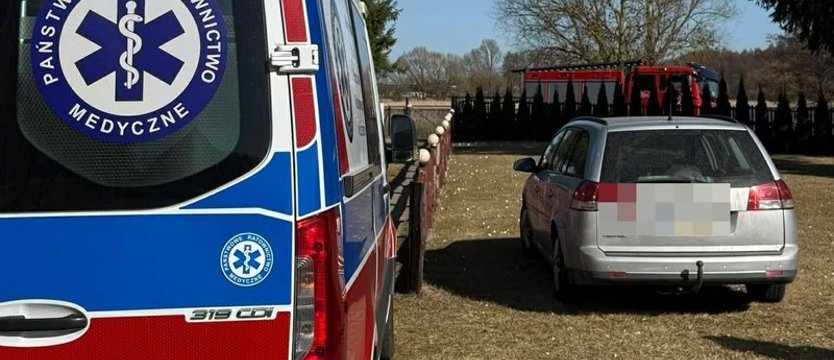 Upadek z dachu w Marianowie. 44-letni mężczyzna trafił do szpitala