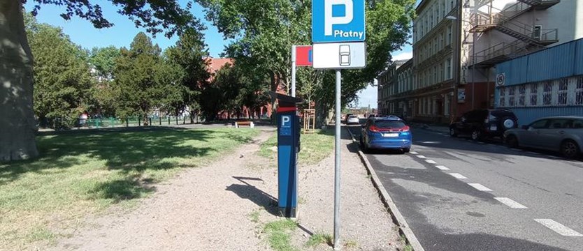 Parkomat „oślej łączki". Na pl. Batorego w Szczecinie