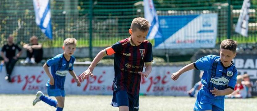 Piłka nożna. Milan kopie z Melisą. Wkrótce 11. urodziny na pożegnalnym obozie...