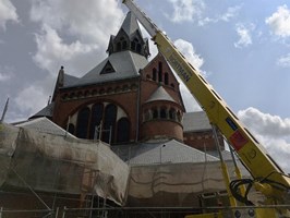 Kaplica Główna na Cmentarzu Centralnym w Szczecinie w nowej „łusce rombowej”