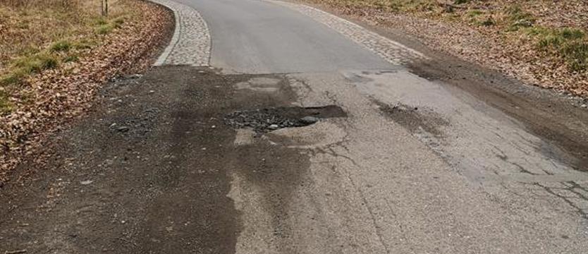 Droga do Binowa ciągle czeka na remont