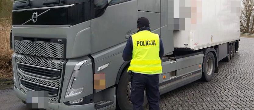 Kontrole kierowców ciężarówek. Głównym grzechem nieprawidłowe wyprzedzanie